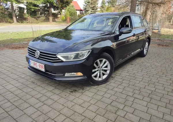 lubelskie Volkswagen Passat cena 40000 przebieg: 250000, rok produkcji 2015 z Poniatowa